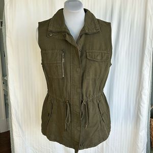 Orvis ladies olive green linen, cotton vest, size large